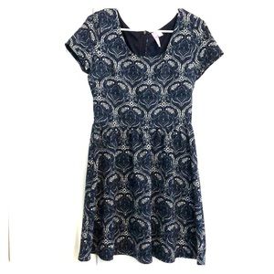Navy/white lace patterned dress
